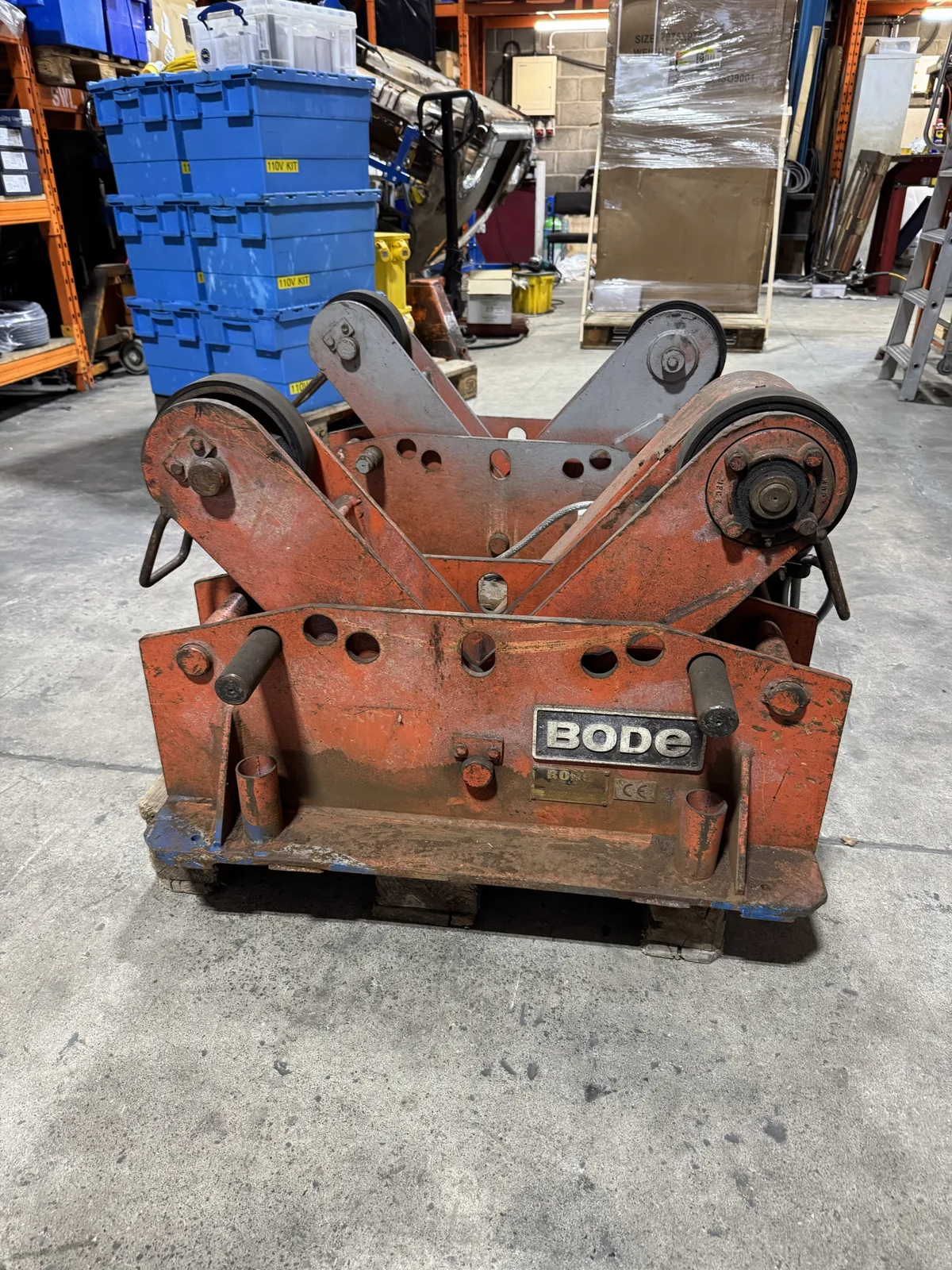 Bode welding rotator unit front view with adjustable wheel arms