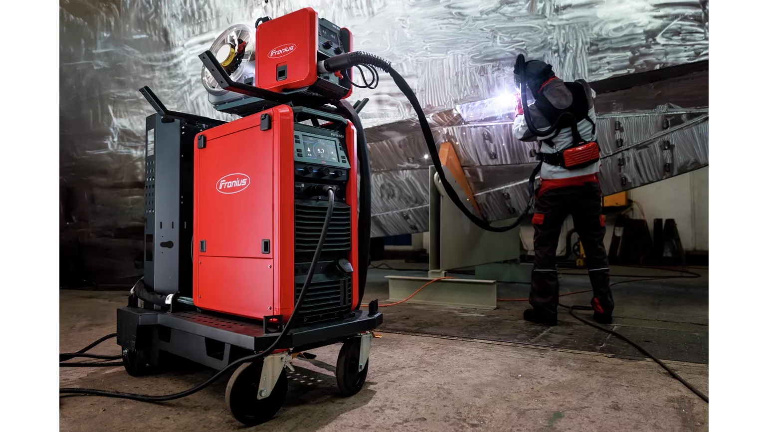 A welder MIG welding with a Fronius Fortis